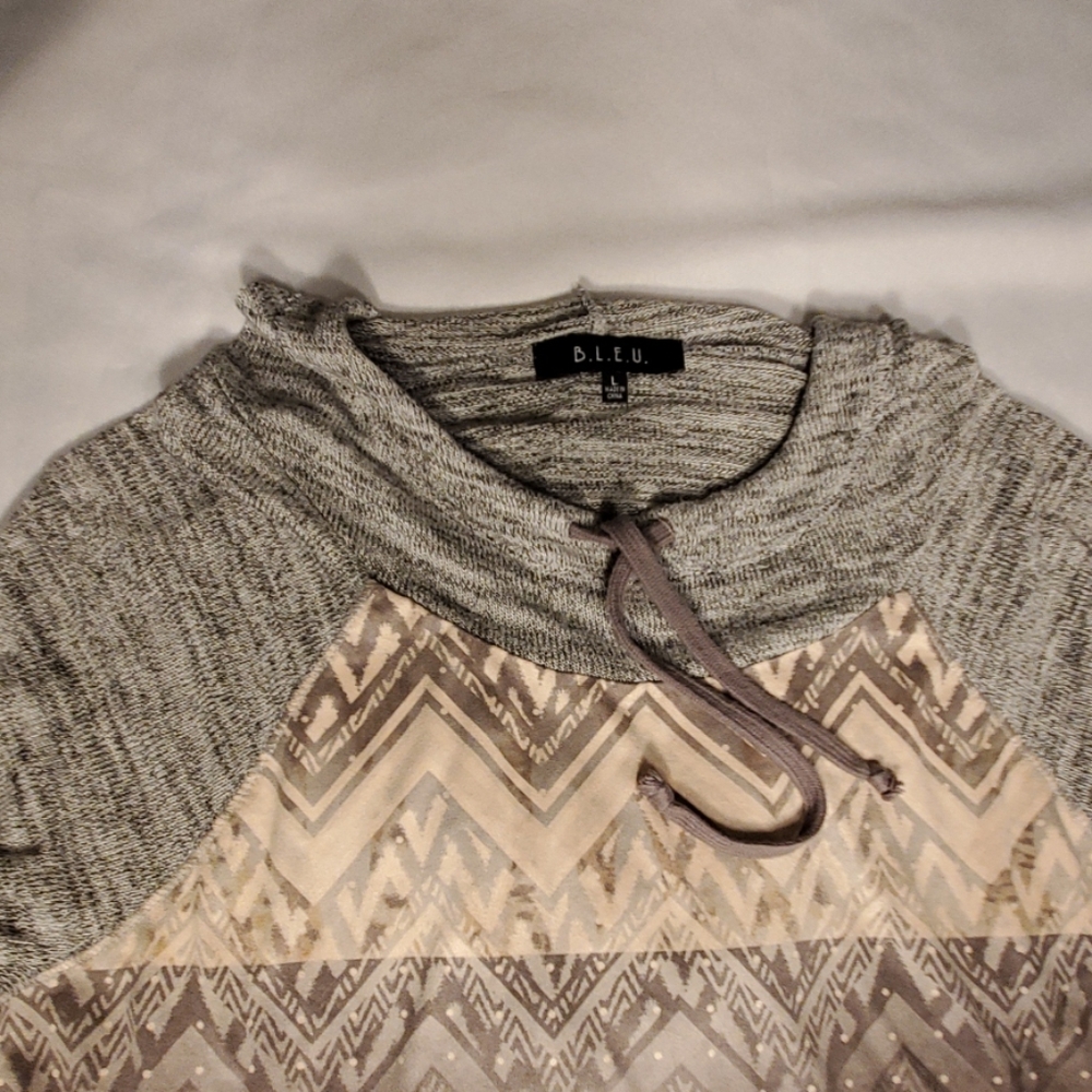 B.L.E.U Hooded Knit Shirt Chevron Front Sz L